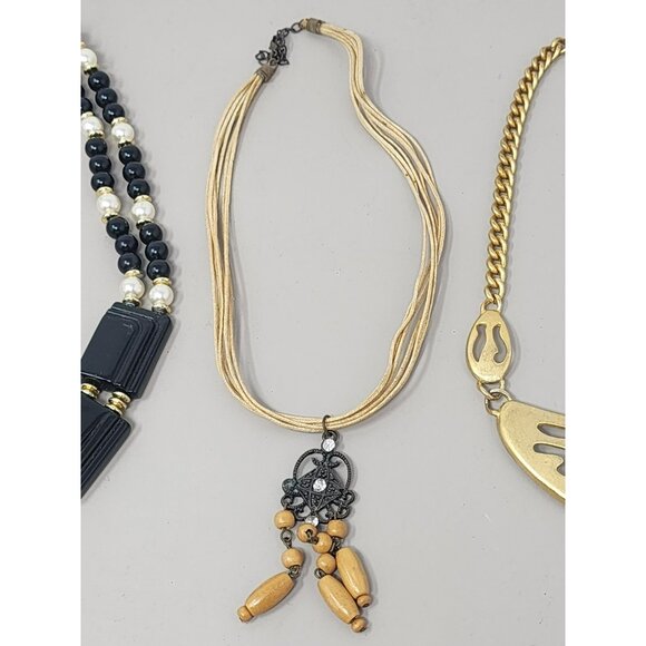 Lot of 3 Vintage Necklaces Gold Necklace/Black Lucite/Beaded‎ Necklaces - Picture 3 of 12